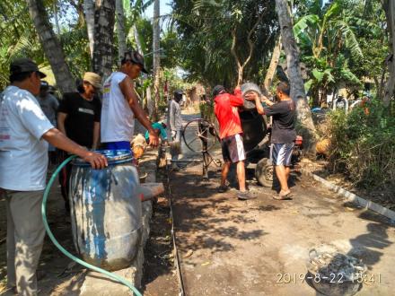 Pelaksanaan Pembangunan Corblok Jalan Di Dusun Kleyodan